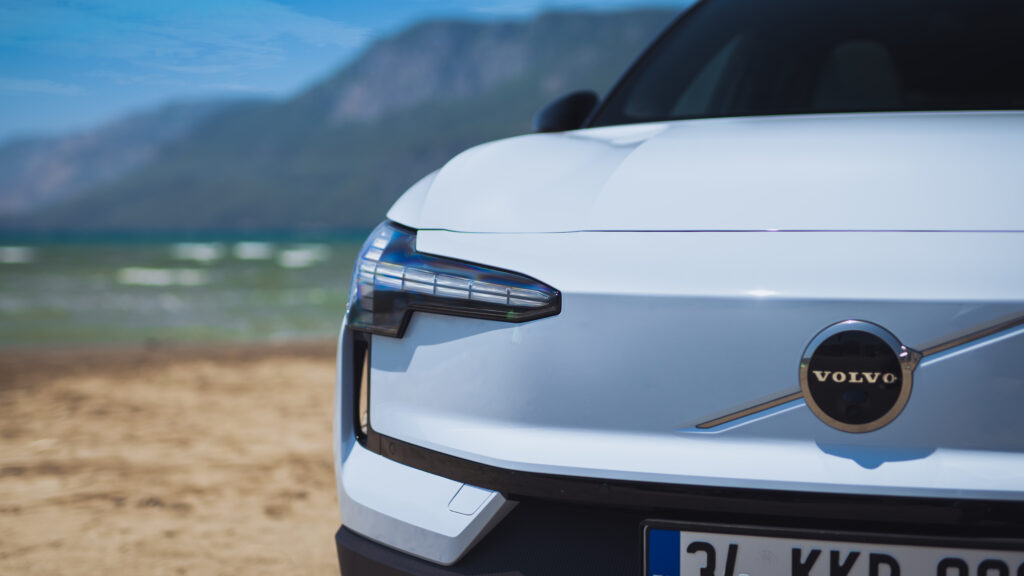 Volvo EX30: Tamamen Elektrikli Kompakt SUV Türkiye Yollarında
