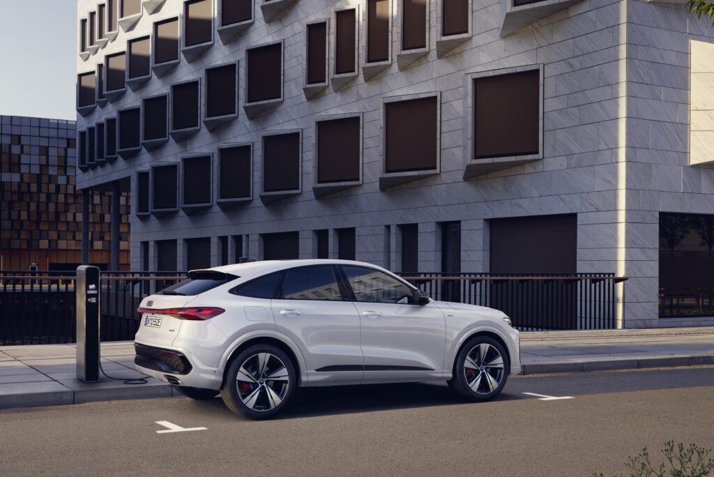 Yeni Audi Q5 Ailesi Genişliyor: Plug-in Hybrid Modeller Yolda!