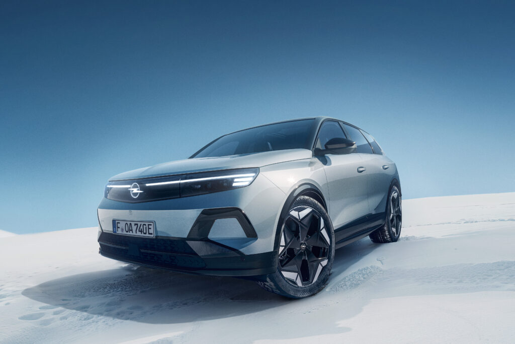 Dört tekerlekten çekişli Opel Grandland Electric geliyor