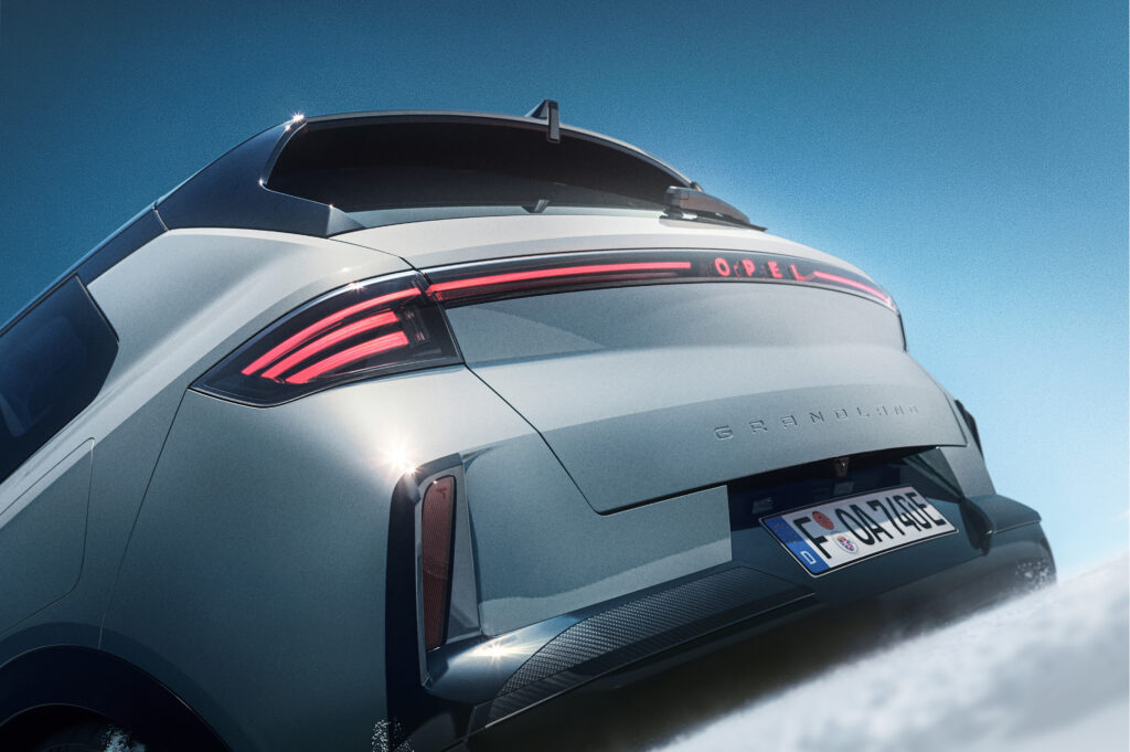 Dört tekerlekten çekişli Opel Grandland Electric geliyor