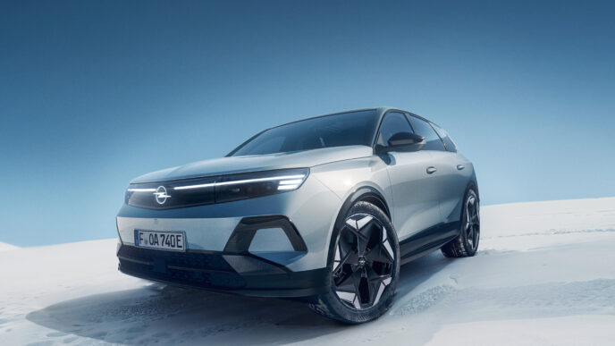 Dört tekerlekten çekişli Opel Grandland Electric geliyor