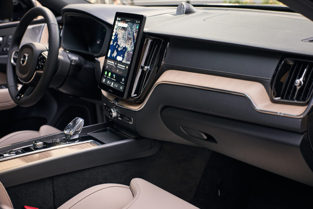 Yenilenen Volvo XC60 Tanıtıldı: Daha Teknolojik, Daha Konforlu