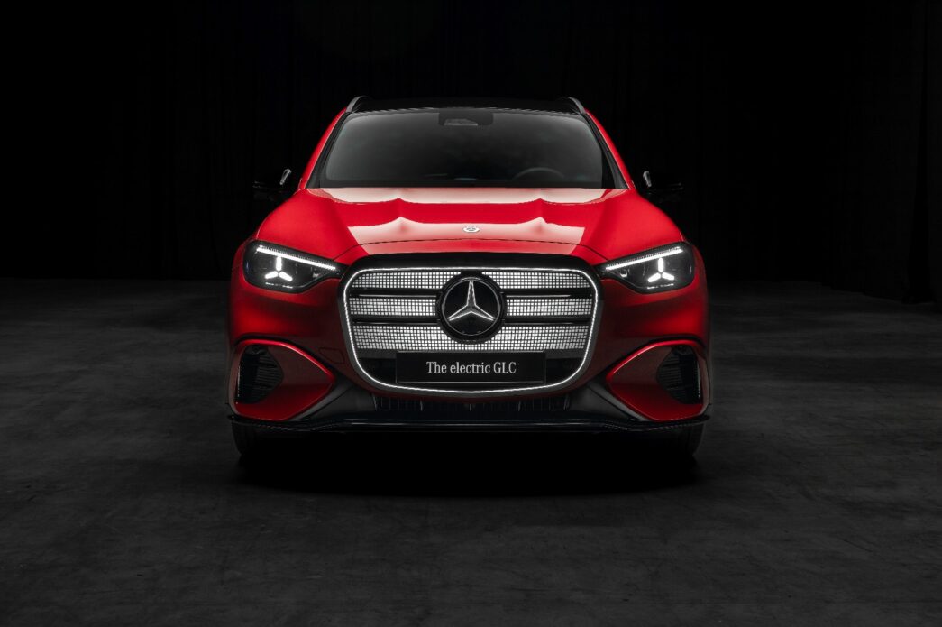 Yeni Elektrikli Mercedes GLC. 10 Dakikada 303 Kilometre