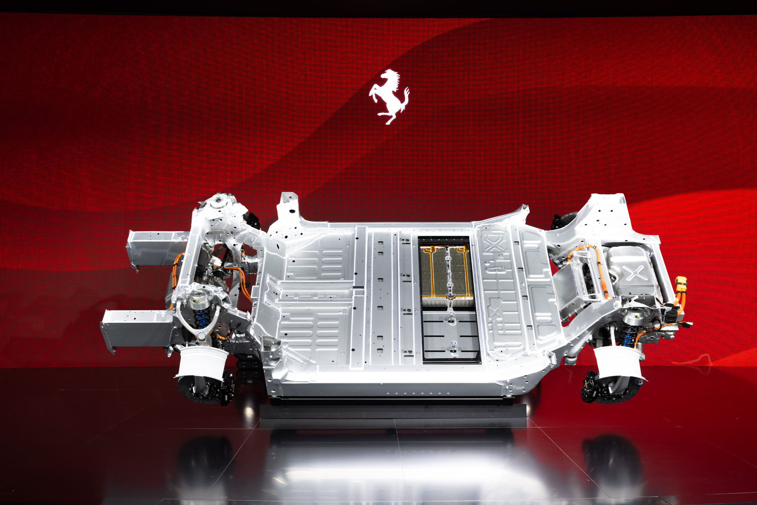 Ferrari Elettrica: Maranello'dan Tamamen Elektrikli Bir Devrim