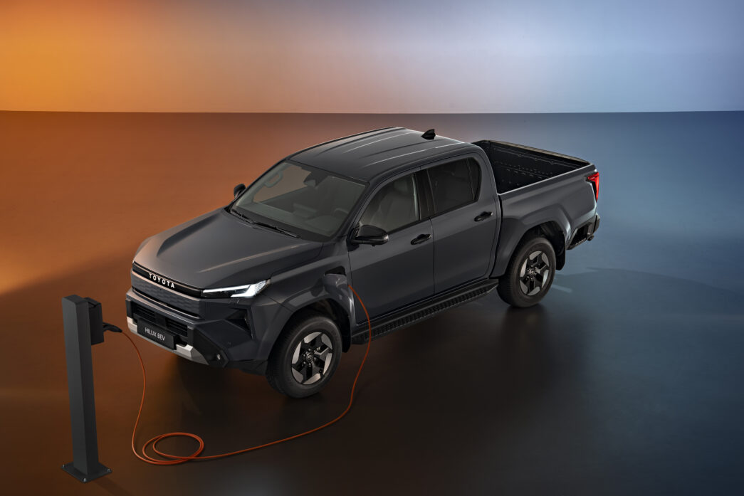 Yeni Toyota Hilux artık elektrikli
