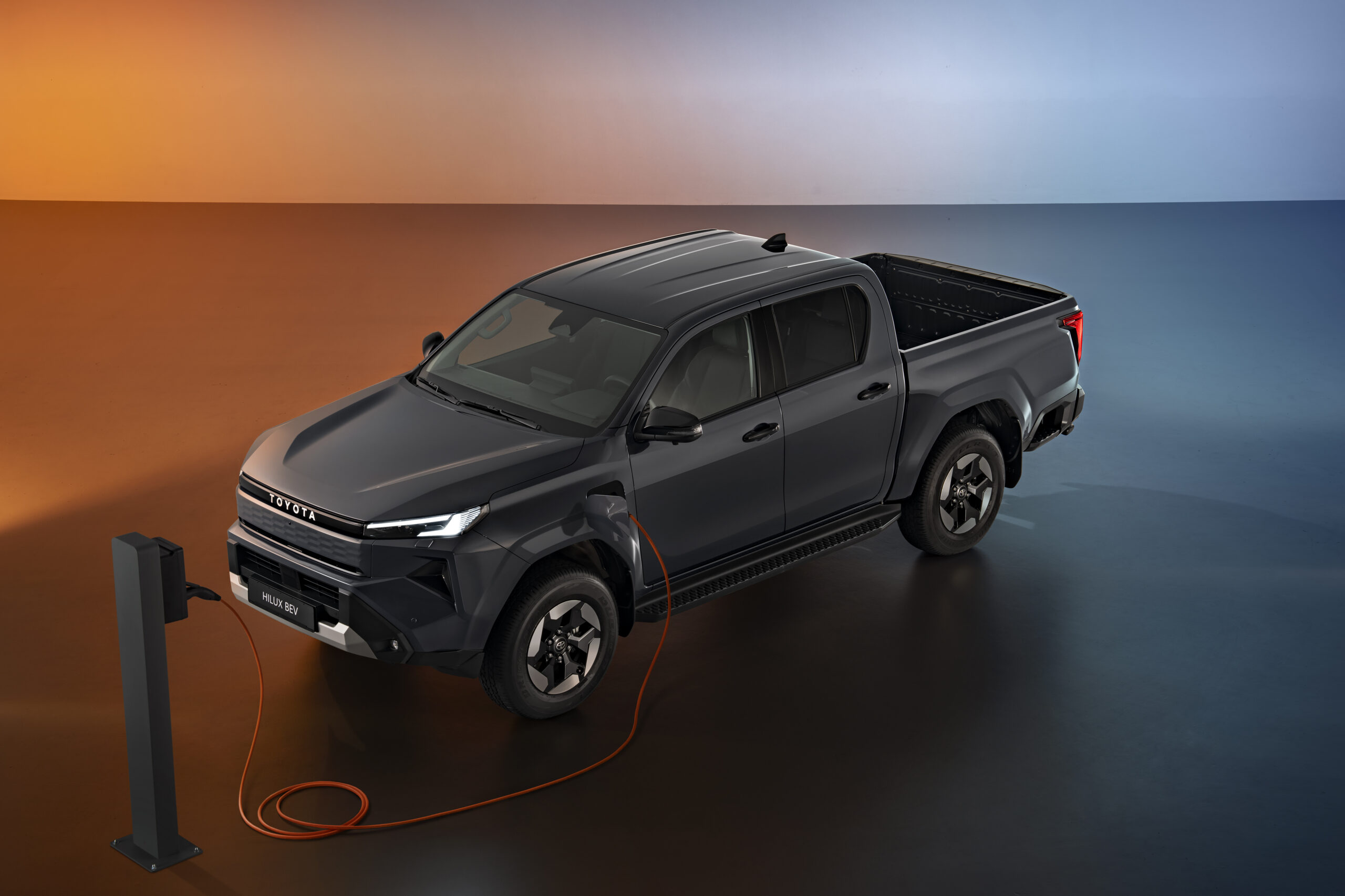 Yeni Toyota Hilux artık elektrikli