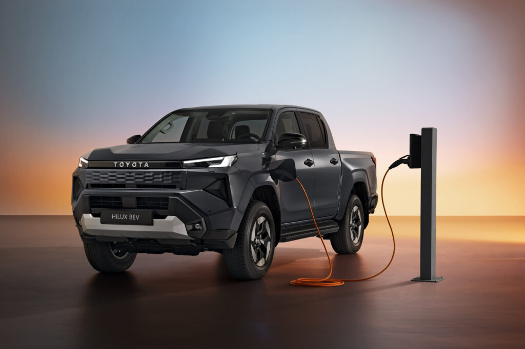 Yeni Toyota Hilux artık elektrikli
