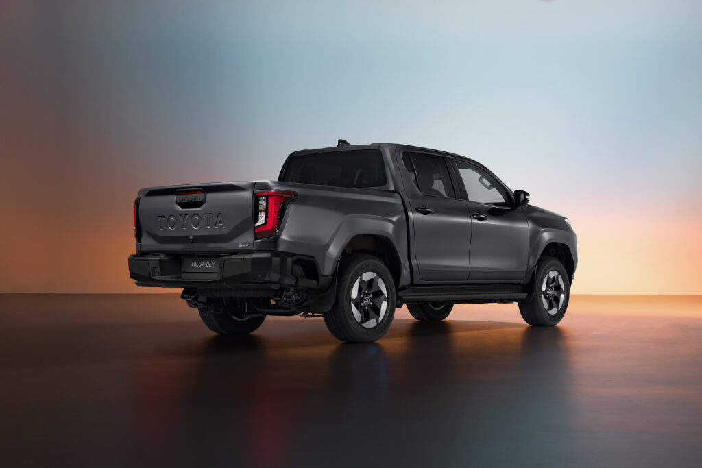 Yeni Toyota Hilux artık elektrikli
