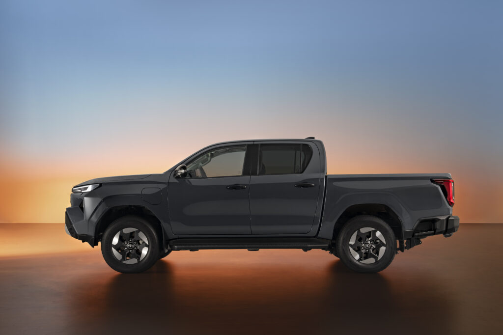 Yeni Toyota Hilux artık elektrikli