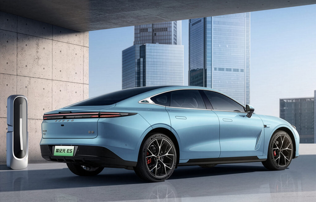Chery’nin Exeed Exlantix ES Sedan modeli, 97,7 kWh bataryasıyla 860 km menzil sunuyor
