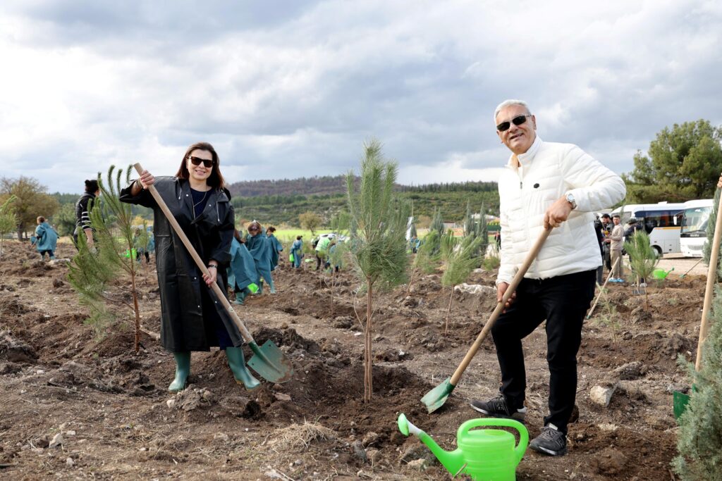 ALJ Türkiye Ağaçlandırma Seferberliği Başladı: İzmir’de 310 Bin Fidan Toprakla Buluştu!