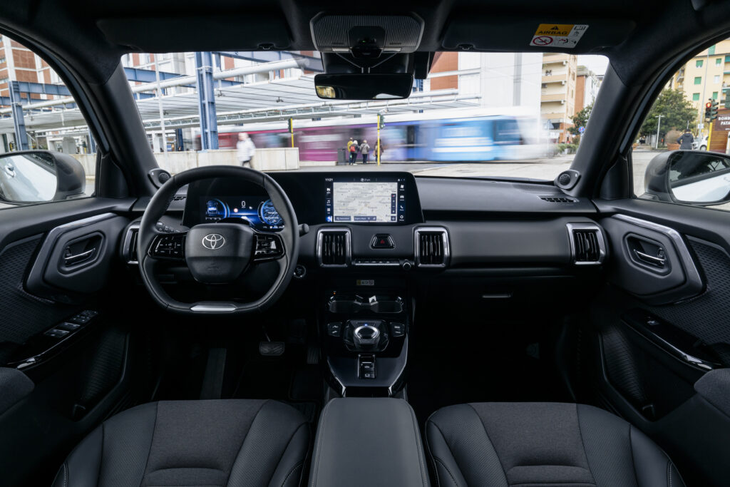 Toyota Urban Cruiser Geri Döndü: İşte Yeni Tam Elektrikli B-SUV’un Özellikleri ve Menzili