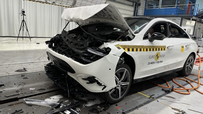 2026 Mercedes CLA çarpışma testinden kaç puan aldı?