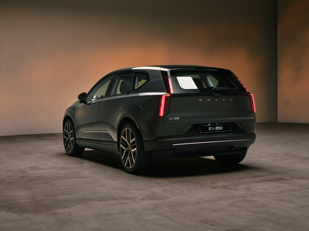 Yeni Volvo EX60 Tanıtıldı: 810 km Menzil ve Şaşırtan Şarj Hızı