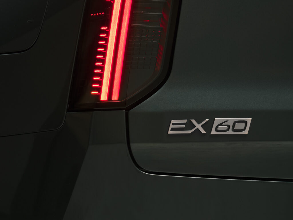 Yeni Volvo EX60 Tanıtıldı: 810 km Menzil ve Şaşırtan Şarj Hızı