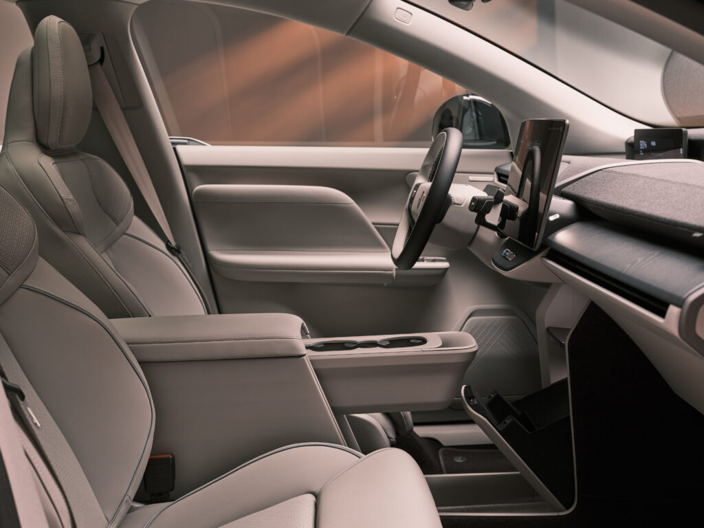 Yeni Volvo EX60 Tanıtıldı: 810 km Menzil ve Şaşırtan Şarj Hızı