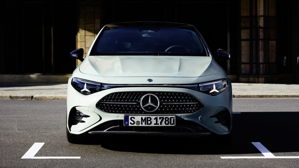 Yeni benzinli hibrit Mercedes CLA Türkiye’de satışta