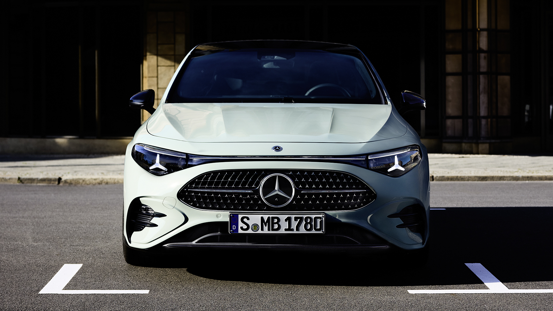 Yeni benzinli hibrit Mercedes CLA Türkiye’de satışta