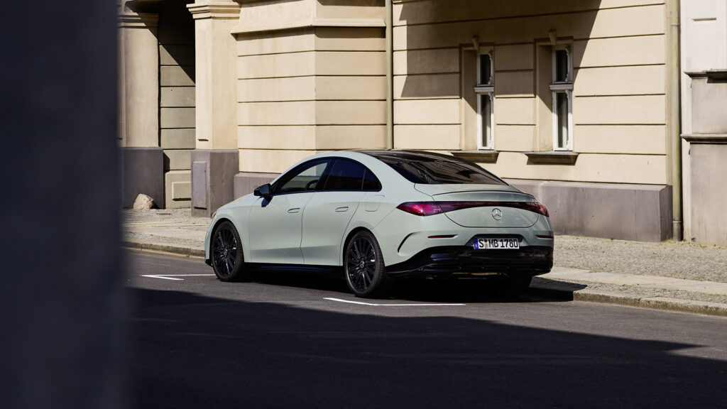 Yeni benzinli hibrit Mercedes CLA Türkiye’de satışta