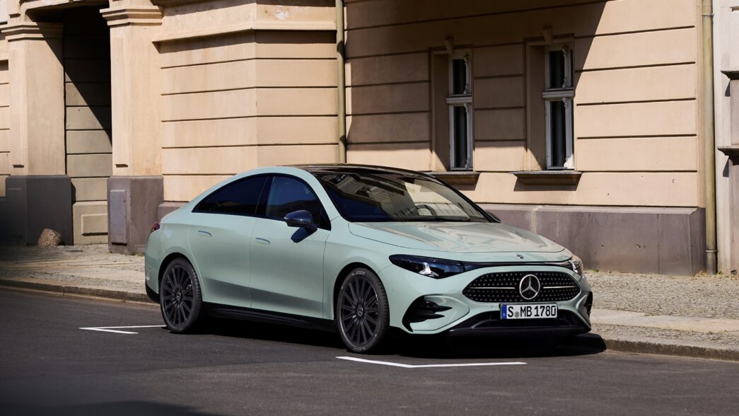 Yeni benzinli hibrit Mercedes CLA Türkiye’de satışta