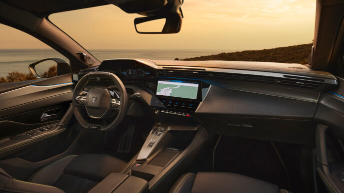 Etkileyici Tasarımıyla Yeni PEUGEOT 408 Tanıtıldı