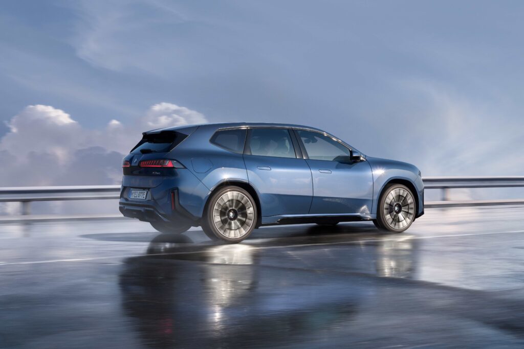 Yeni BMW iX3 50 xDrive Türkiye’de Ön Talebe Açıldı: Fiyatı, Menzili ve Tüm Özellikleri