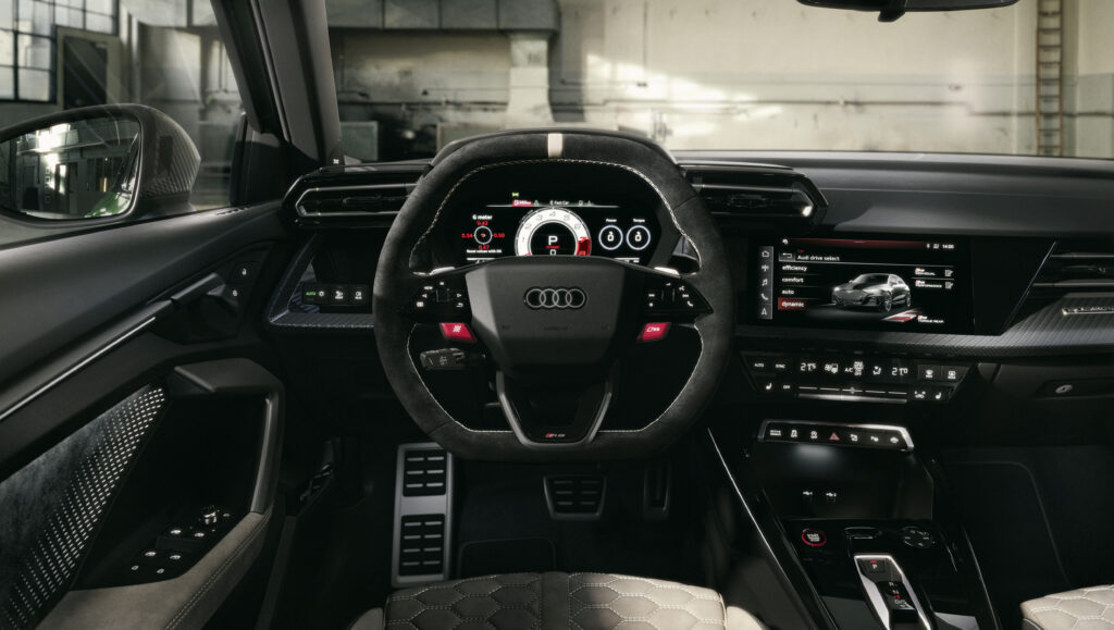 Audi RS 3 Competition Limited sahneye çıktı