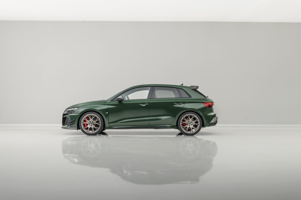 Audi RS 3 Competition Limited sahneye çıktı