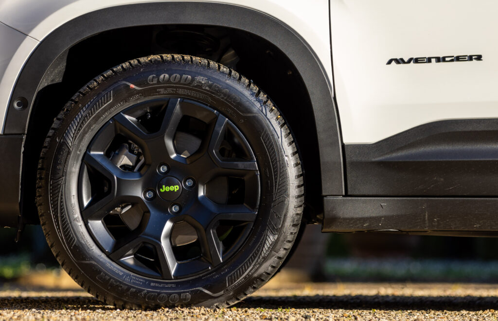 Jeep Avenger 4xe İncelemesi