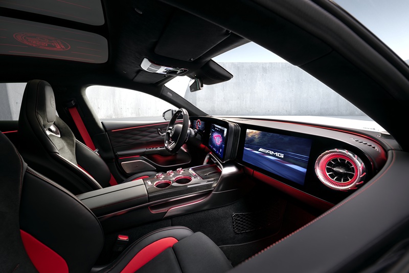 Yeni Mercedes-AMG GT 4 Kapı Coupé’nin Kokpiti Tanıtıldı
