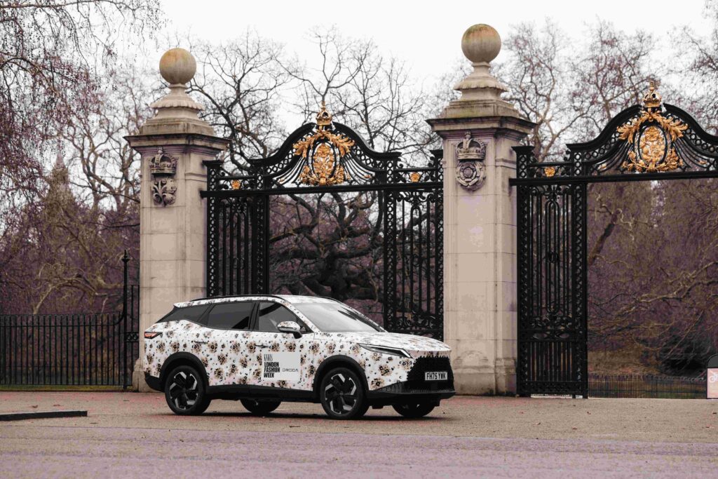 OMODA & JAECOO Londra Moda Haftası’nda Tasarım Odaklı Mobilite Vizyonunu Sergiledi