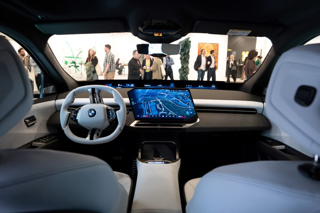 Yeni BMW iX3, CI Bloom’da Sanatseverlerle Buluştu