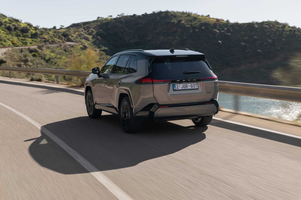 Yeni Toyota RAV4 Tanıtıldı: Altıncı Nesil SUV 2026’da Türkiye’de