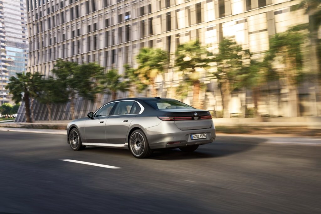 Yeni BMW 7 Serisi Tanıtıldı: 720 KM Elektrikli Menzil ve Neue Klasse Teknolojisi