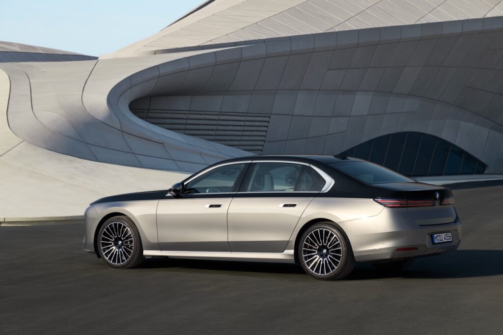 Yeni BMW 7 Serisi Tanıtıldı: 720 KM Elektrikli Menzil ve Neue Klasse Teknolojisi