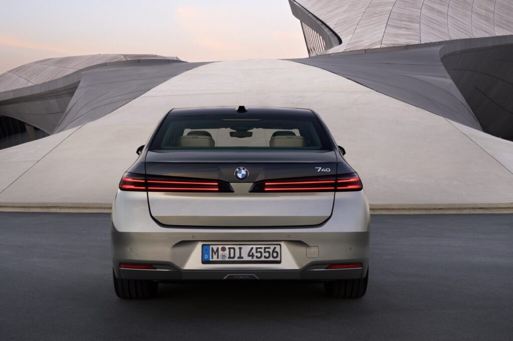 Yeni BMW 7 Serisi Tanıtıldı: 720 KM Elektrikli Menzil ve Neue Klasse Teknolojisi