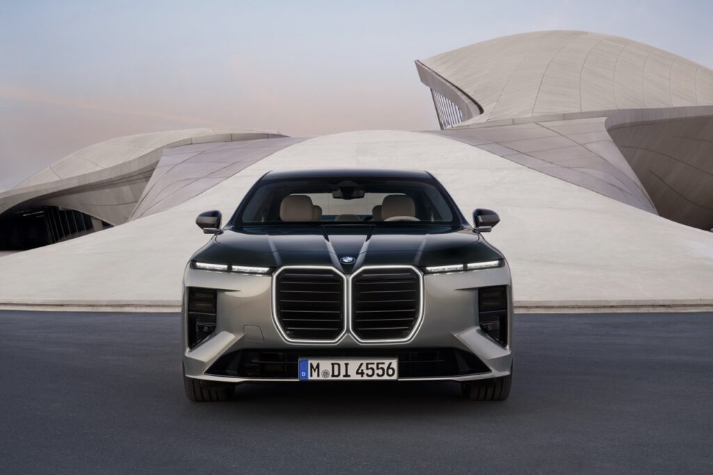 Yeni BMW 7 Serisi Tanıtıldı: 720 KM Elektrikli Menzil ve Neue Klasse Teknolojisi