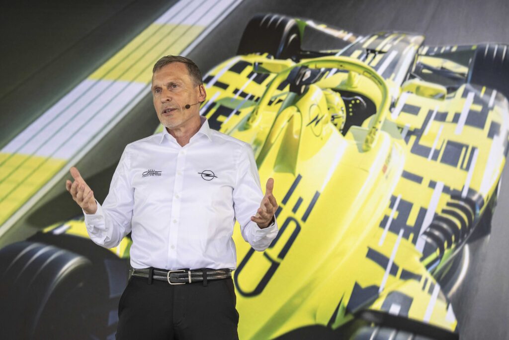 Opel Formula E İçin Yeni GSE 27FE Yarış Otomobilini Tanıttı
