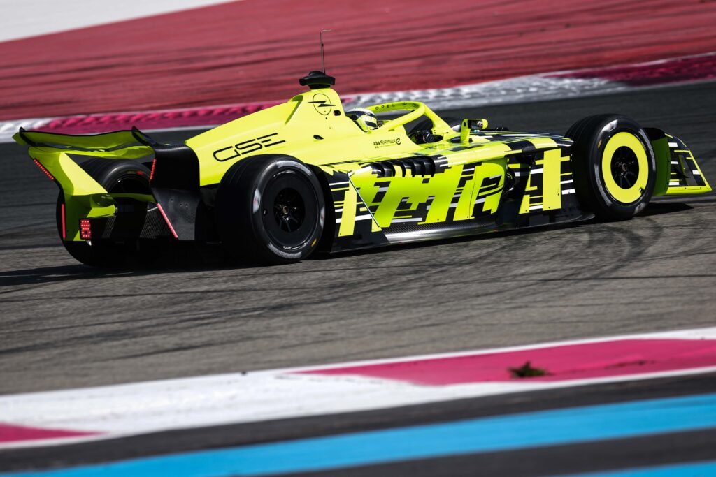 Opel Formula E İçin Yeni GSE 27FE Yarış Otomobilini Tanıttı
