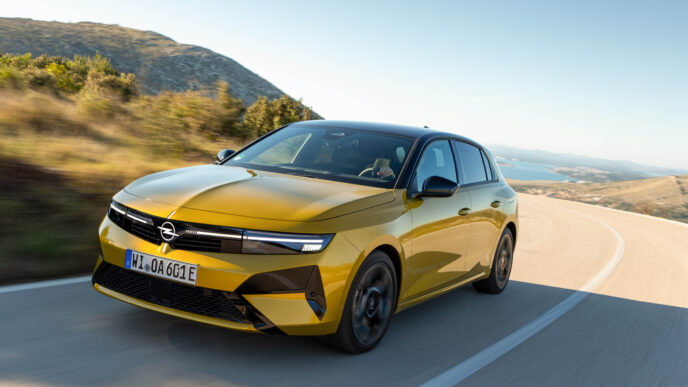 Yenilenen Opel Astra Türkiye’de: Yeni Tasarım, Dizel Motor ve Gelişmiş Teknolojiler