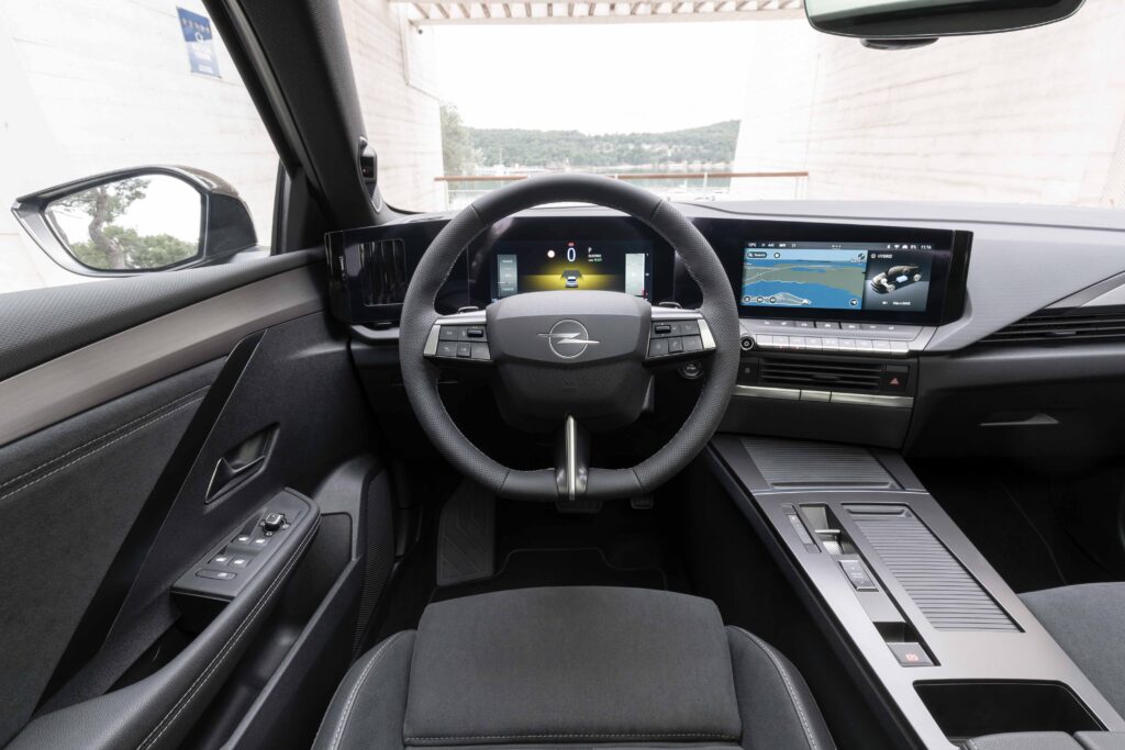 Yenilenen Opel Astra Türkiye’de: Yeni Tasarım, Dizel Motor ve Gelişmiş Teknolojiler
