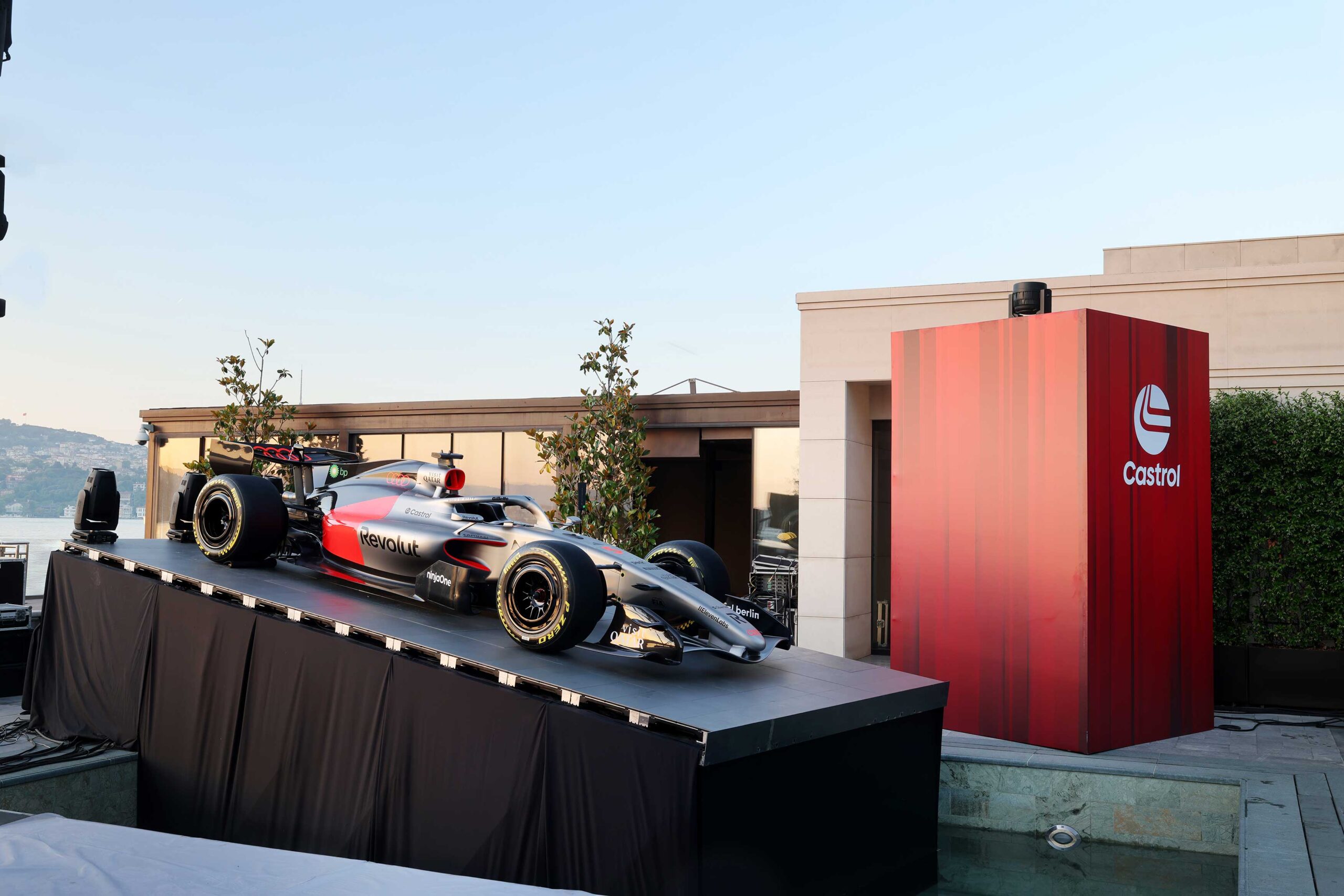Audi R26 Showcar İstanbul’da: Audi ve Castrol, Formula 1’in Yeni Dönemini Anlattı