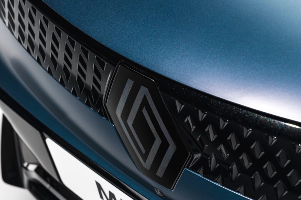 Yeni Renault Megane E-Tech Electric Makyajlandı: İşte 2026 Özellikleri ve Menzili!