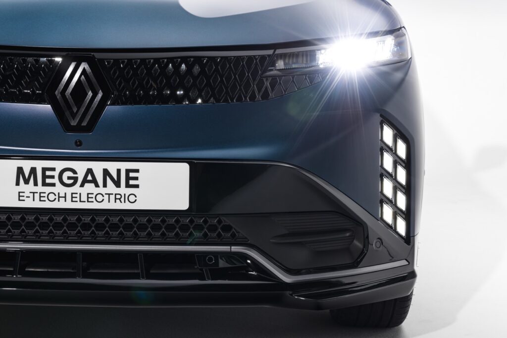 Yeni Renault Megane E-Tech Electric Makyajlandı: İşte 2026 Özellikleri ve Menzili!