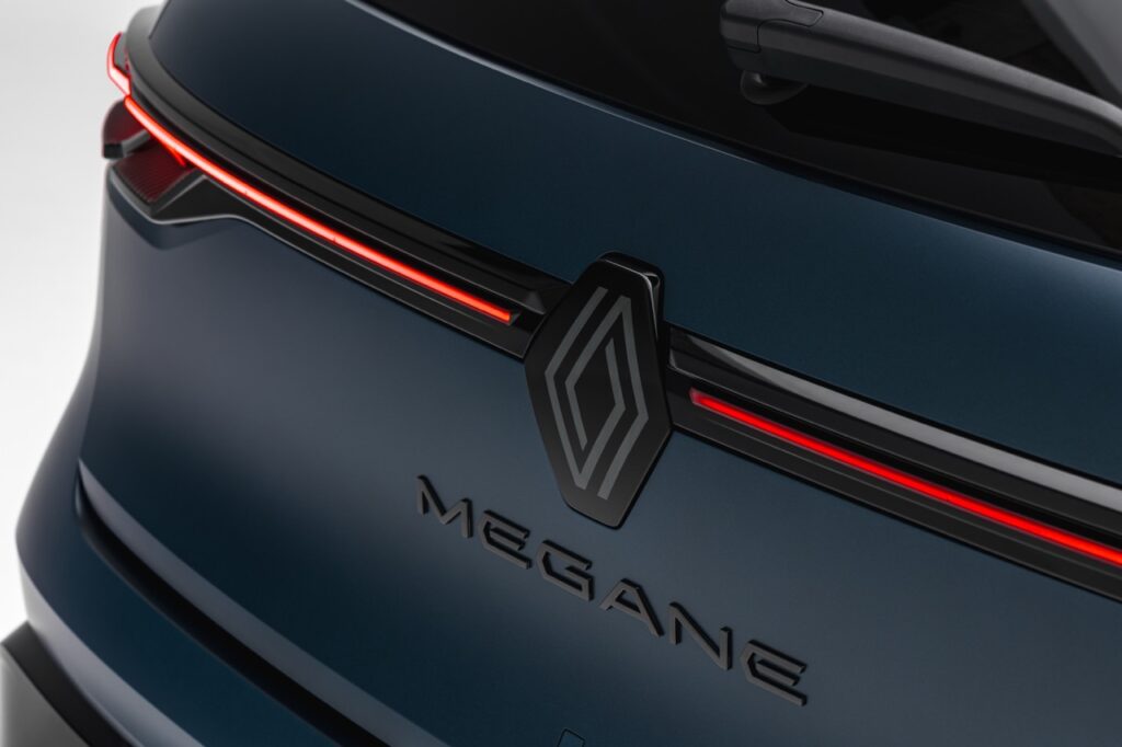 Yeni Renault Megane E-Tech Electric Makyajlandı: İşte 2026 Özellikleri ve Menzili!