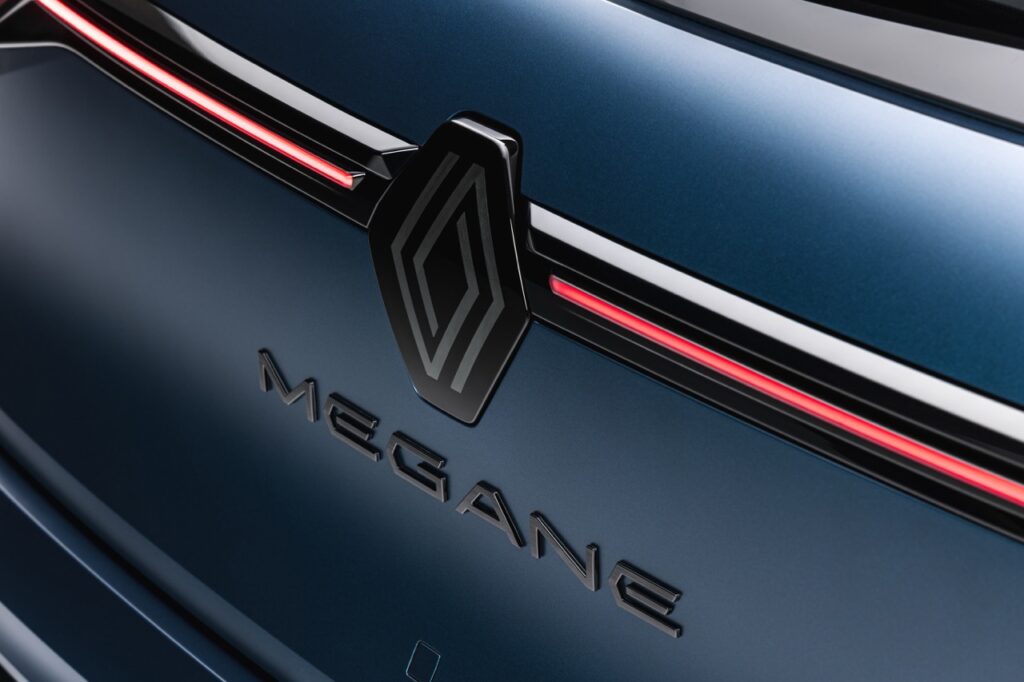 Yeni Renault Megane E-Tech Electric Makyajlandı: İşte 2026 Özellikleri ve Menzili!