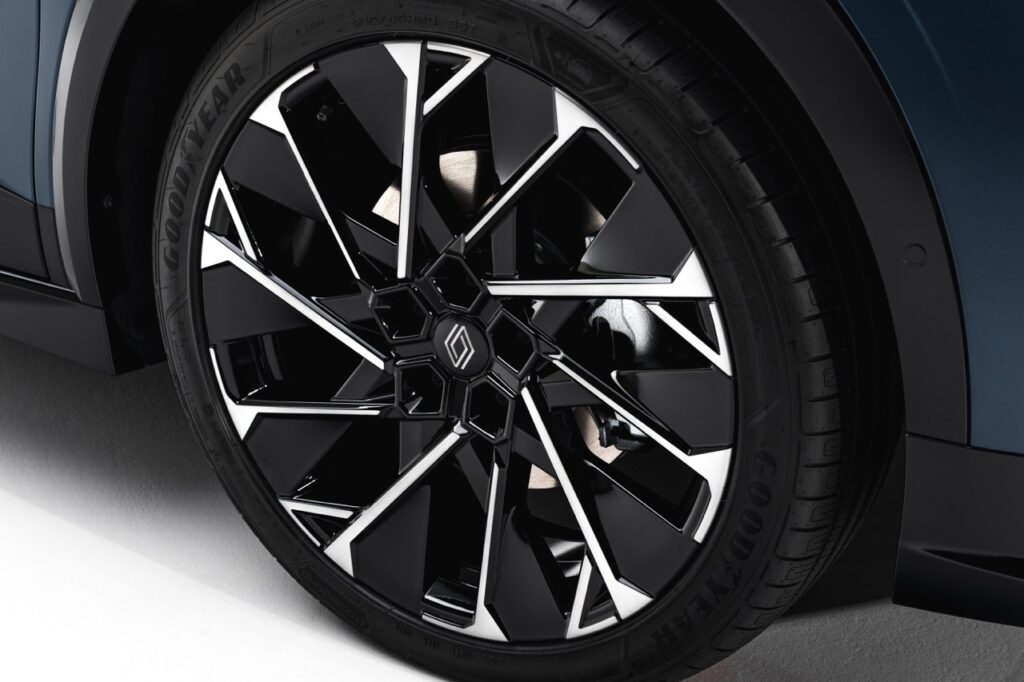 Yeni Renault Megane E-Tech Electric Makyajlandı: İşte 2026 Özellikleri ve Menzili!