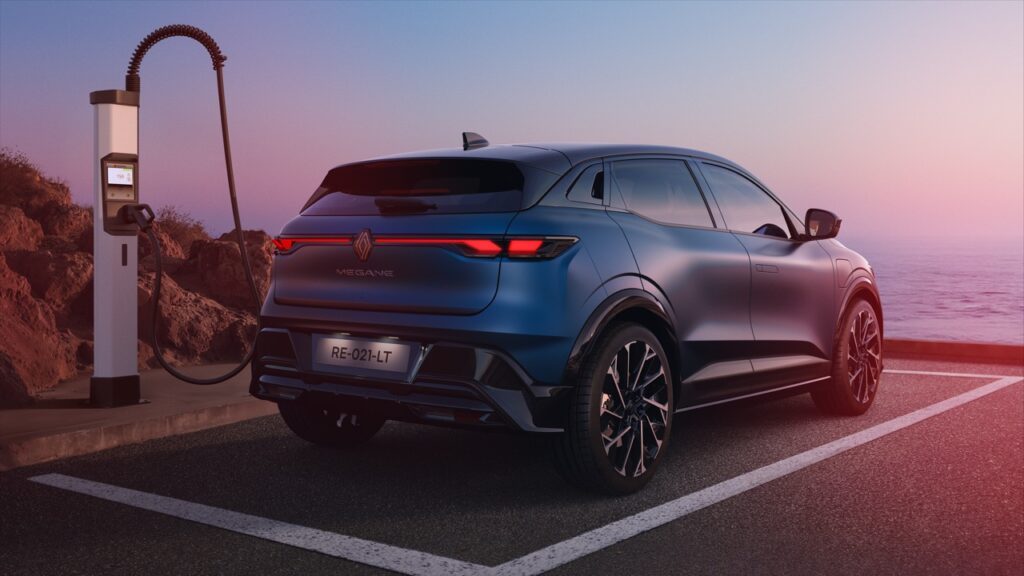 Yeni Renault Megane E-Tech Electric Makyajlandı: İşte 2026 Özellikleri ve Menzili!