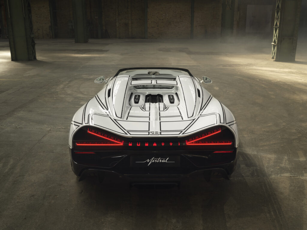 Bugatti W16 Mistral Blanc Éternel: Gerçek Porselen Detaylı Hiper Otomobil
