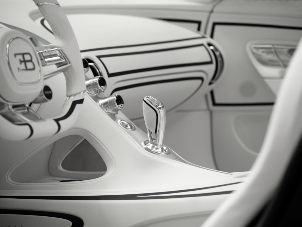 Bugatti W16 Mistral Blanc Éternel: Gerçek Porselen Detaylı Hiper Otomobil